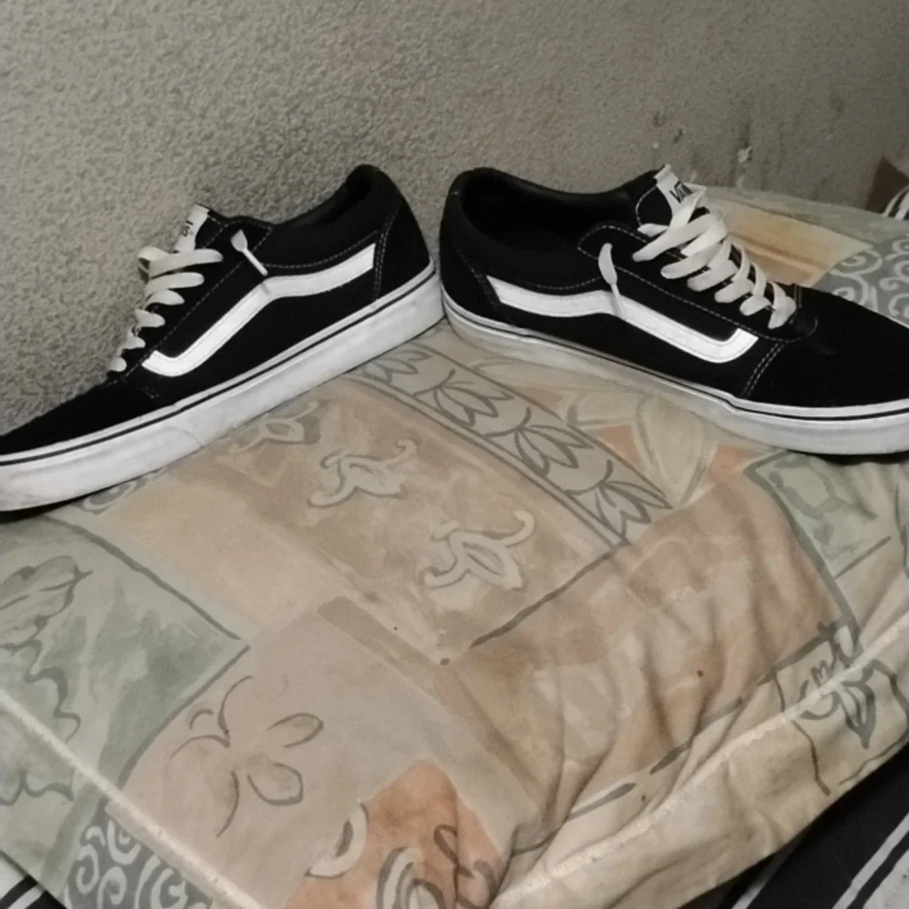 Vans - Picture 3 of 5